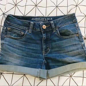 MEDIUM WASH JEAN SHORTS